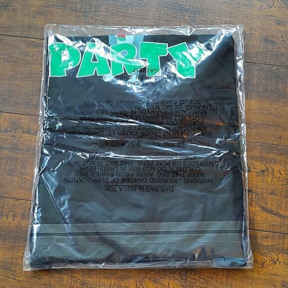 New With Tags Women's Black Yeti To Party Scoop Neck Short Sleeve Holiday Tee - Picture 6 of 8